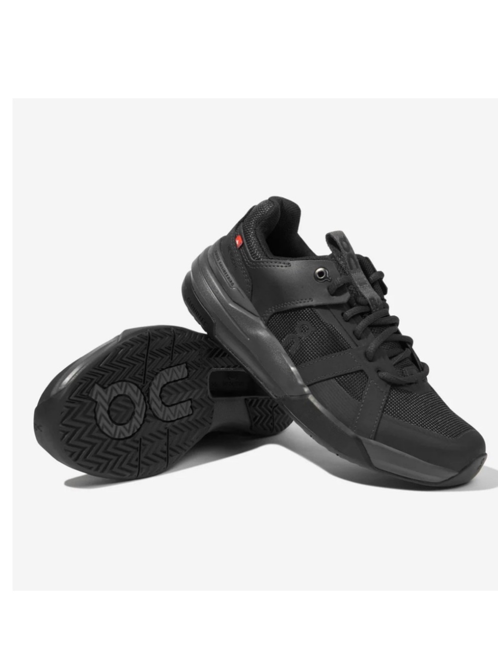 ON RUNNING
Kids The Roger CH Pro Youth Trainers in Black
$126 Sz 3.5Y preowned